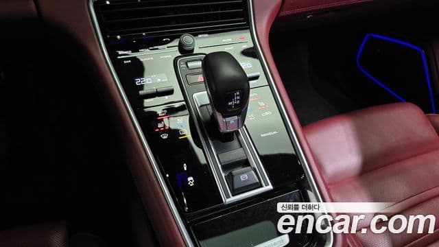 Porsche Panamera 2018 — ფოტო 9/20