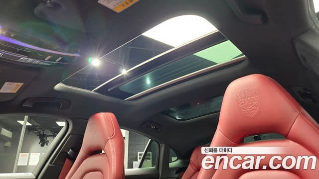 Porsche Panamera 2018 — ფოტო 19/20