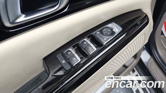 Kia Carnival 2020 — фото 12 из 20