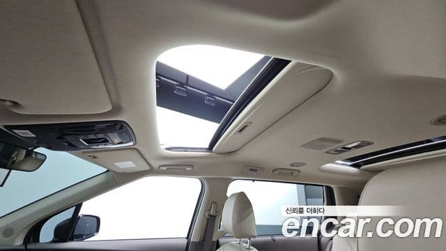 Kia Carnival 2020 — ფოტო 18/20