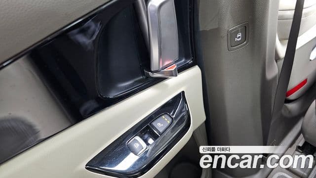 Kia Carnival 2020 — ფოტო 19/20