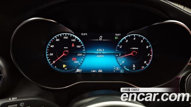 Mercedes-Benz GLC-Class 2022 — Photo 10/20