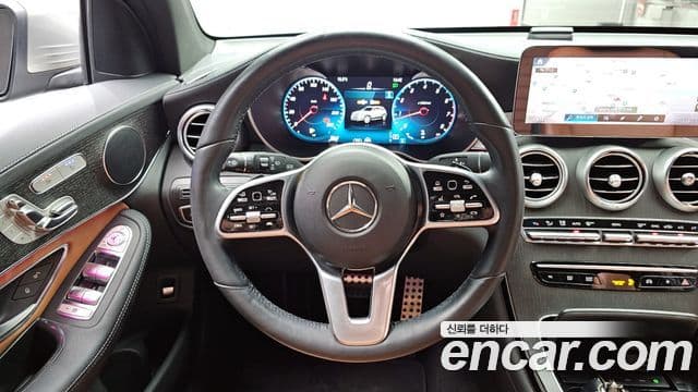 Mercedes-Benz GLC-Class 2022 — Photo 8/20
