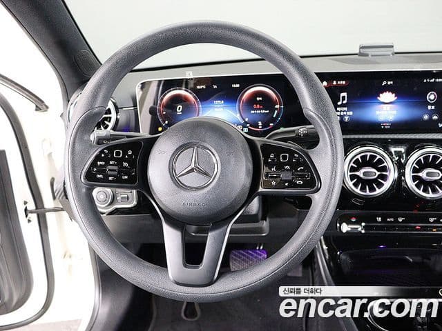 Mercedes-Benz A-Class 2020 — ფოტო 4/20