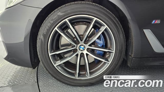 BMW 5 Series 2020 — Фото 4/20