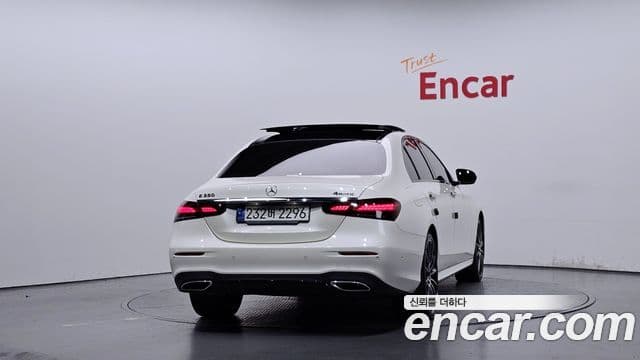 Mercedes-Benz E-Class 2023 — Фото 4/20
