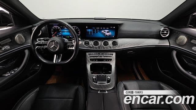 Mercedes-Benz E-Class 2023 — Фото 10/20
