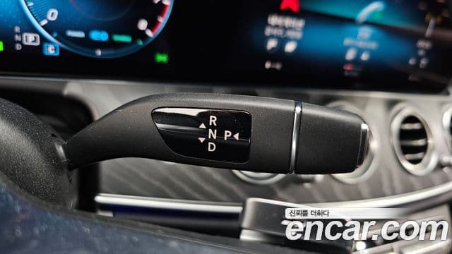 Mercedes-Benz E-Class 2023 — Фото 8/20