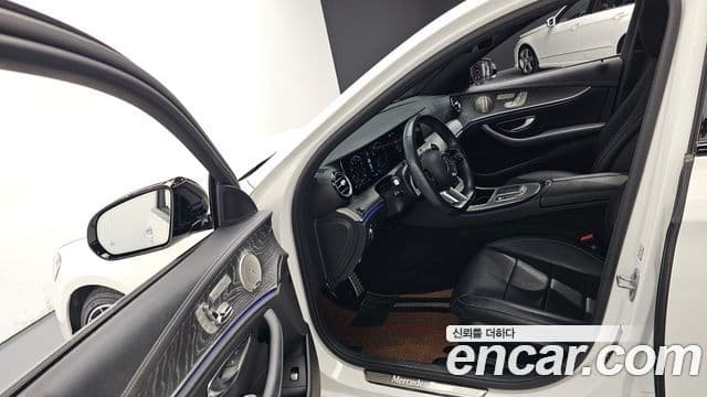 Mercedes-Benz E-Class 2023 — Фото 9/20