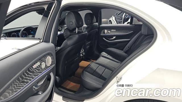 Mercedes-Benz E-Class 2023 — Фото 11/20