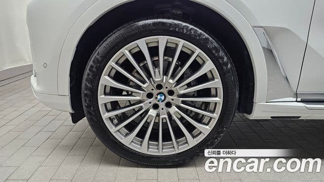 BMW X7 2022 — ფოტო 4/20