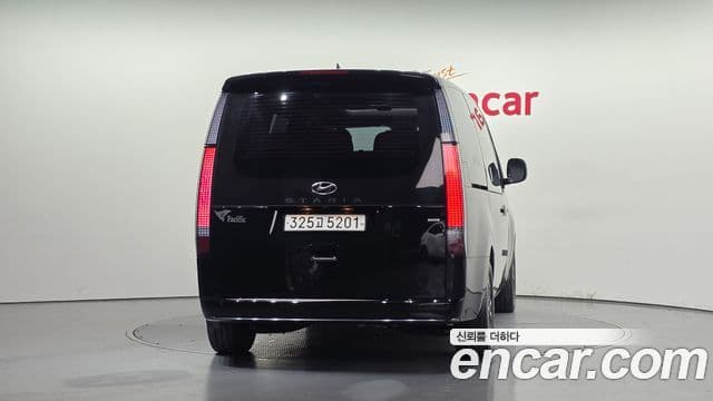 Hyundai Staria 2023 — ფოტო 3/20