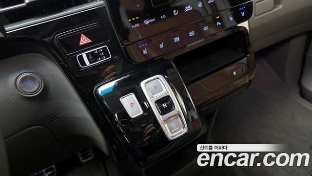 Hyundai Staria 2023 — ფოტო 8/20