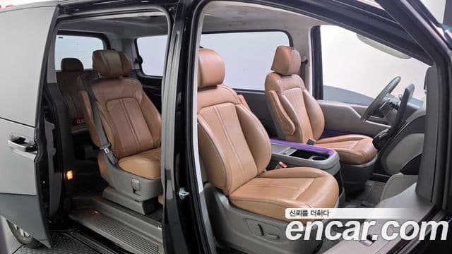 Hyundai Staria 2023 — ფოტო 12/20