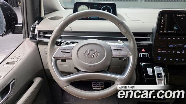 Hyundai Staria 2023 — ფოტო 13/20