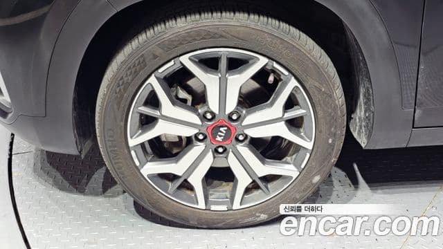 Kia Seltos 2020 — ფოტო 15/20