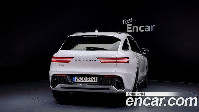 Genesis GV70 2021 — ფოტო 19/20