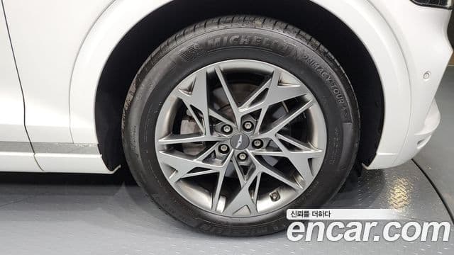 Genesis GV70 2021 — ფოტო 14/20