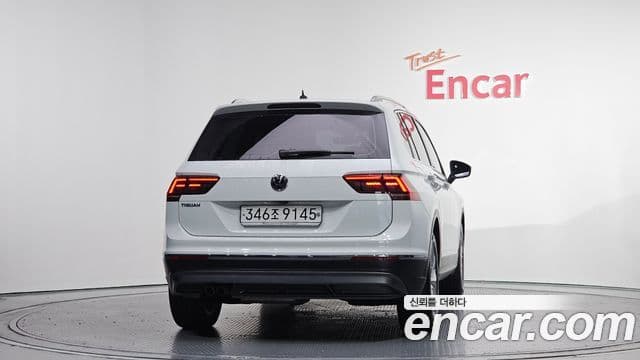 Volkswagen Tiguan 2019 — ფოტო 4/20