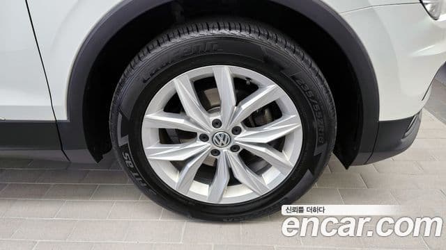 Volkswagen Tiguan 2019 — ფოტო 5/20