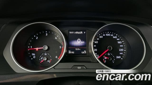 Volkswagen Tiguan 2019 — ფოტო 8/20
