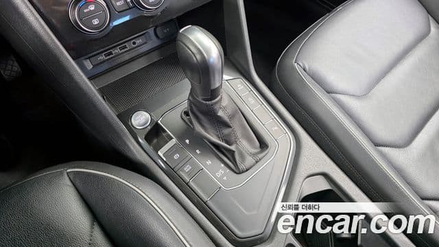 Volkswagen Tiguan 2019 — ფოტო 9/20