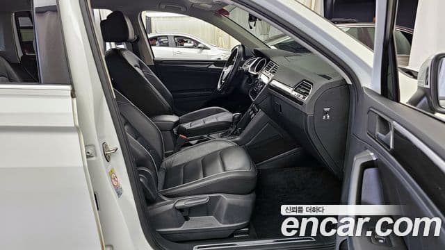 Volkswagen Tiguan 2019 — ფოტო 11/20