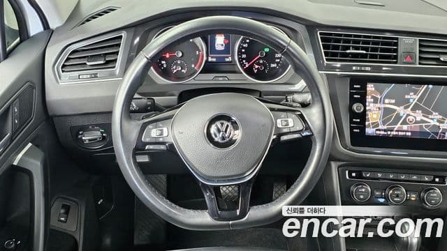 Volkswagen Tiguan 2019 — ფოტო 13/20
