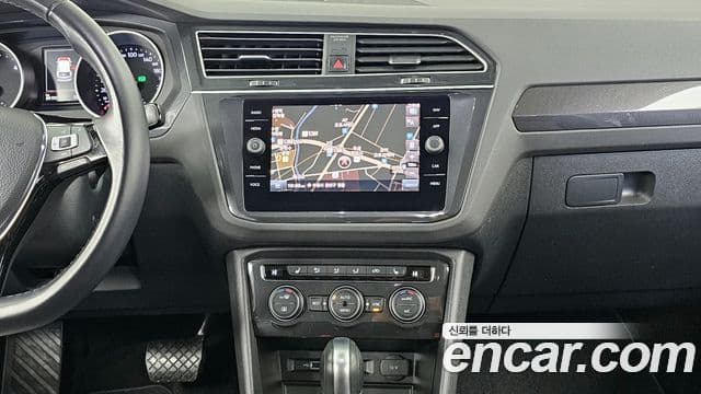 Volkswagen Tiguan 2019 — ფოტო 14/20