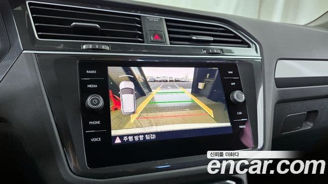 Volkswagen Tiguan 2019 — ფოტო 15/20