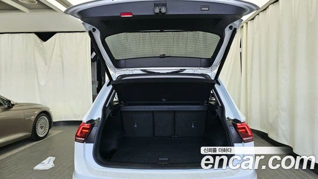 Volkswagen Tiguan 2019 — ფოტო 20/20