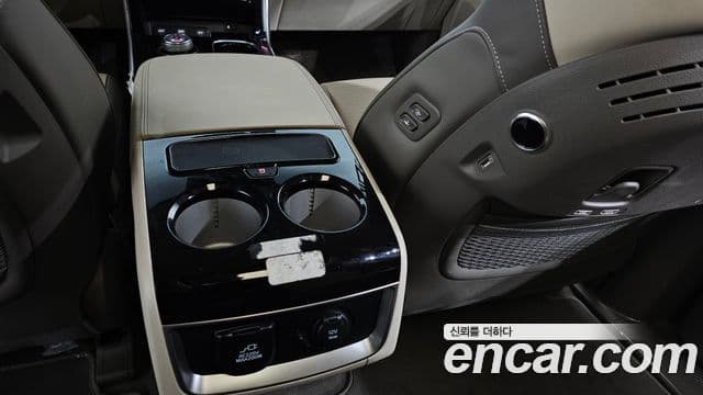 Kia Carnival 2021 — Фото 18/20