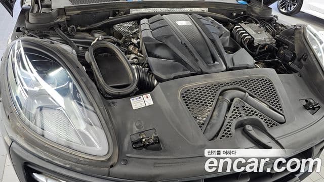 Porsche Macan 2021 — ფოტო 6/20