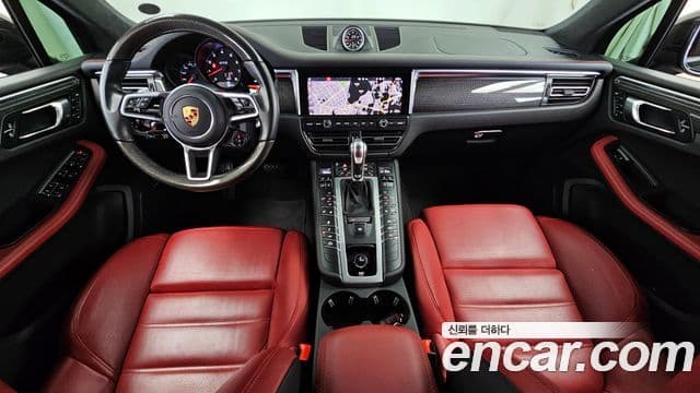 Porsche Macan 2021 — ფოტო 7/20
