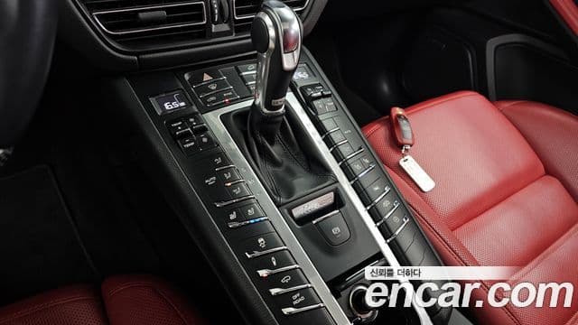 Porsche Macan 2021 — ფოტო 9/20