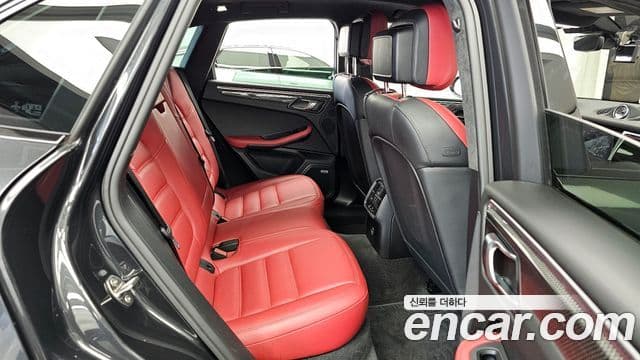 Porsche Macan 2021 — ფოტო 12/20