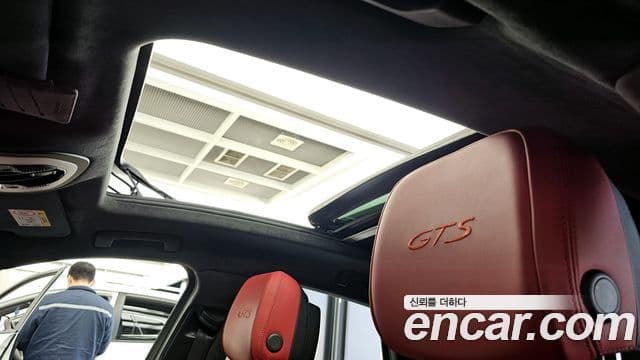 Porsche Macan 2021 — ფოტო 19/20