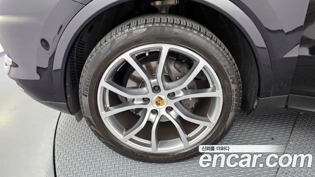 Porsche Cayenne 2020 — ფოტო 4/20