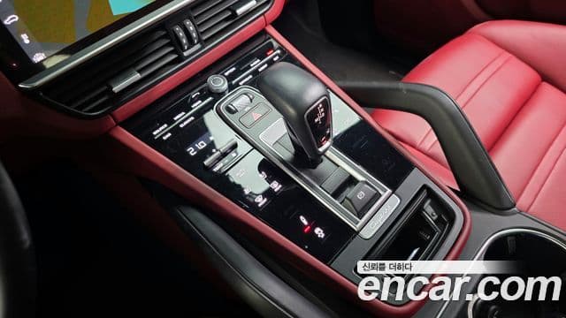 Porsche Cayenne 2020 — ფოტო 8/20