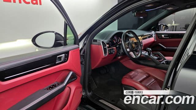 Porsche Cayenne 2020 — ფოტო 9/20