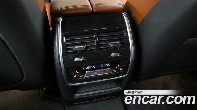 BMW X5 2021 — ფოტო 18/20