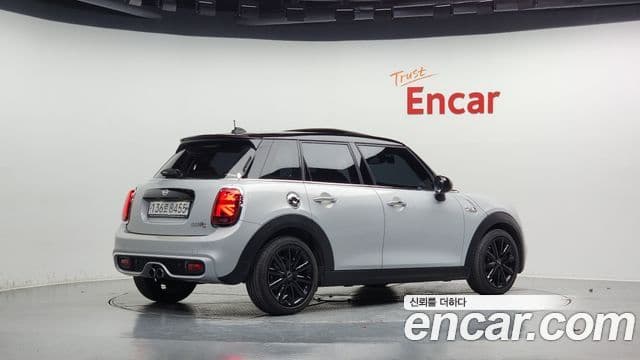 Mini Cooper S 2019 — ფოტო 2/20