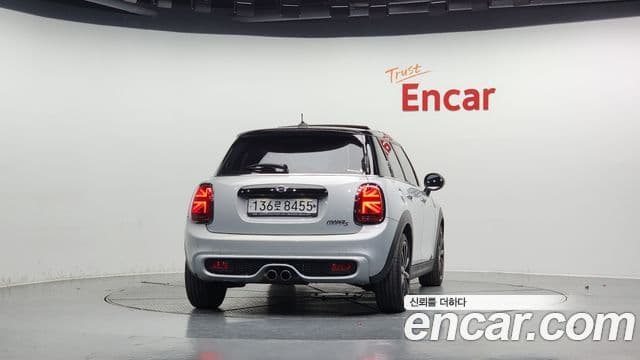 Mini Cooper S 2019 — ფოტო 4/20