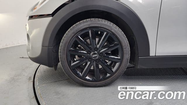 Mini Cooper S 2019 — ფოტო 5/20