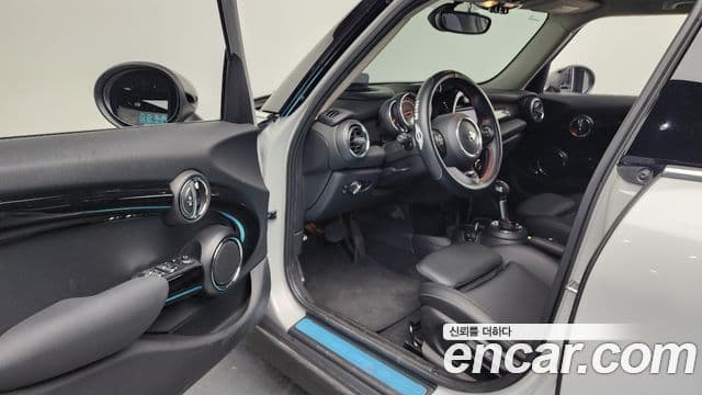 Mini Cooper S 2019 — ფოტო 10/20