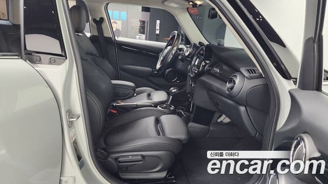 Mini Cooper S 2019 — ფოტო 11/20