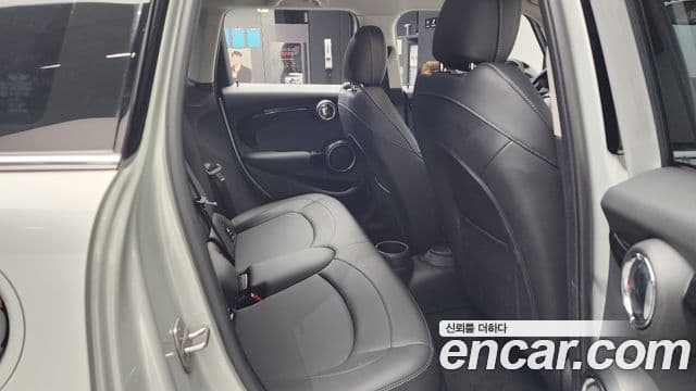 Mini Cooper S 2019 — ფოტო 12/20