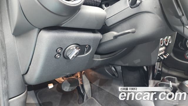 Mini Cooper S 2019 — ფოტო 17/20