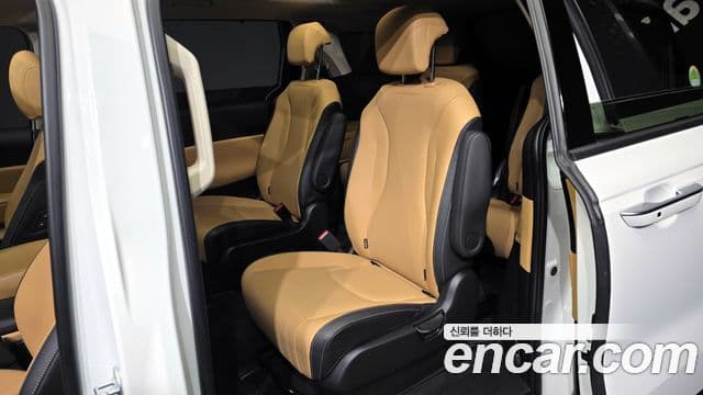 Kia Carnival 2022 — Şəkil 18/20