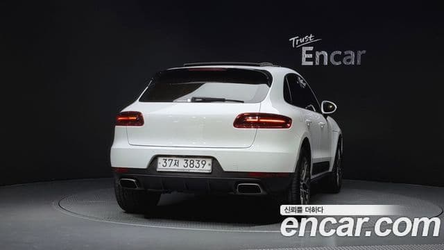Porsche Macan 2018 — ფოტო 4/20